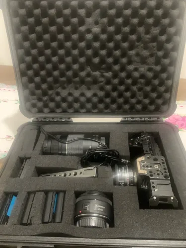 CÂMERA BLACKMAGIC 4 k + 3 lentes + 6 Baterias + Maleta