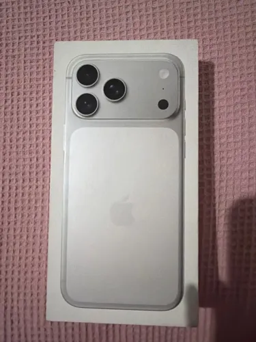 iPhone 17 pro max silver 