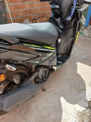 Vendo moto super conservada valor 11.000
