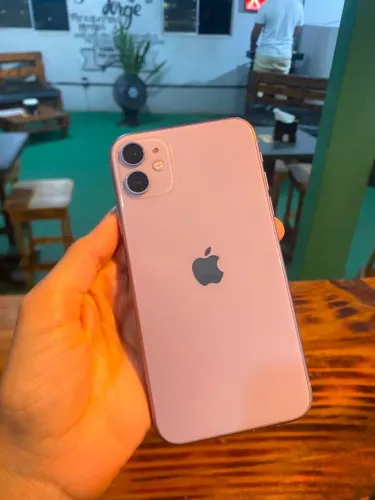 iPhone 11 roxo