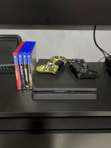 PlayStation 4 Slim + 2 controles