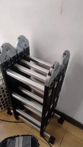 Escada multiuso dobrável