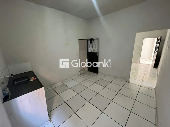 Casa 2 quartos para aluguel Santa Rita I 62,5m² Montes Claros MG