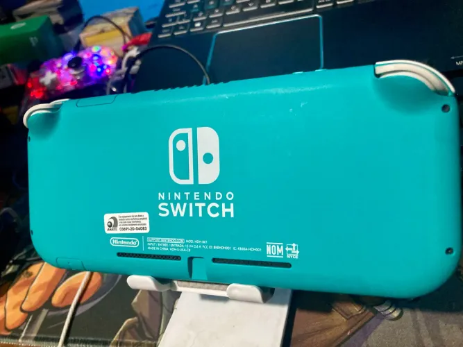 Nintendo Switch Lite + 1 Jogo