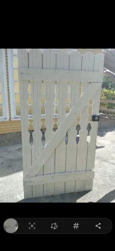 Portão de madeira maciça