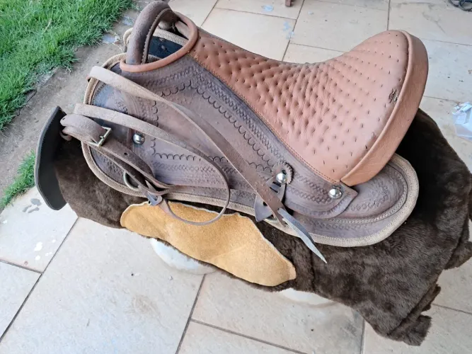 Sela Austráliana + acessórios 