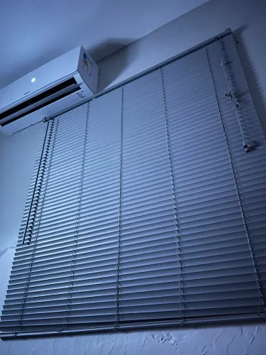 Persiana Horizontal Na Cor Cinza Escuro