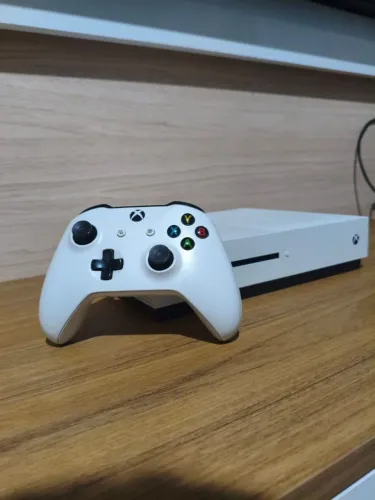 Xbox one S - 500gb - 1 controle