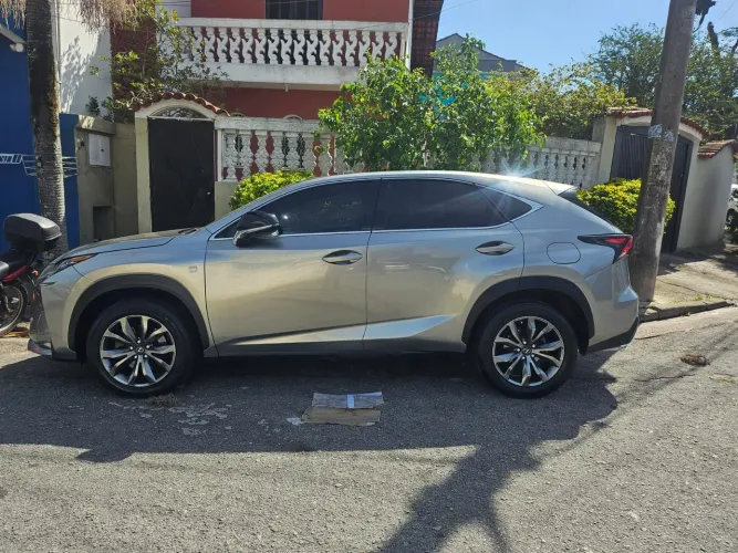 Lexus NX-200T F-sport 2.0 16V 238cv Aut. 2015