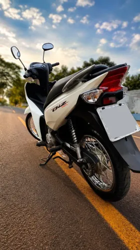 Honda Biz 110i muito bem conservada