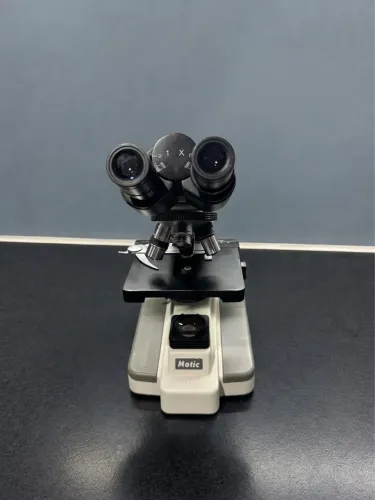 Microscópio Motic B1