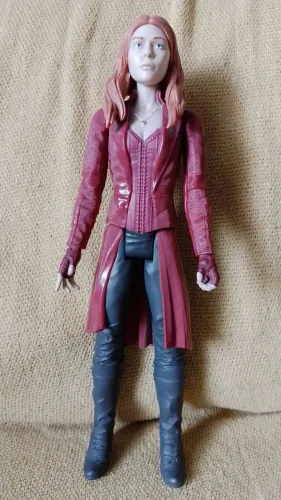BONECO FEITICEIRA ESCARLATE 30cm - Marvel