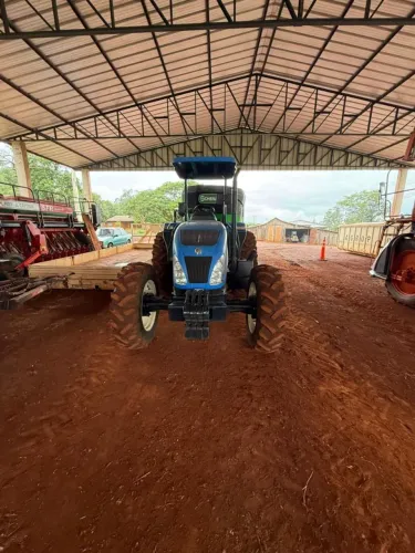 TRATOR AGRÍCOLA NEW HOLLAND TL 75 