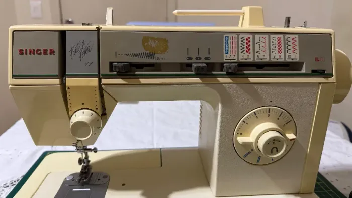 Máquina de Costura SINGER usada ótimo estado
