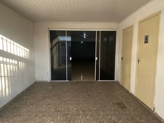 Alugo sala comercial em rua principal no sitio cercado (57m²)