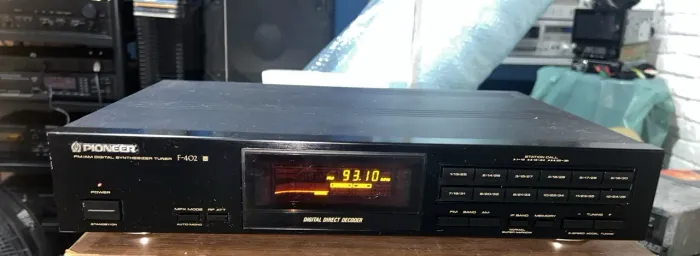Tuner Pioneer F-402