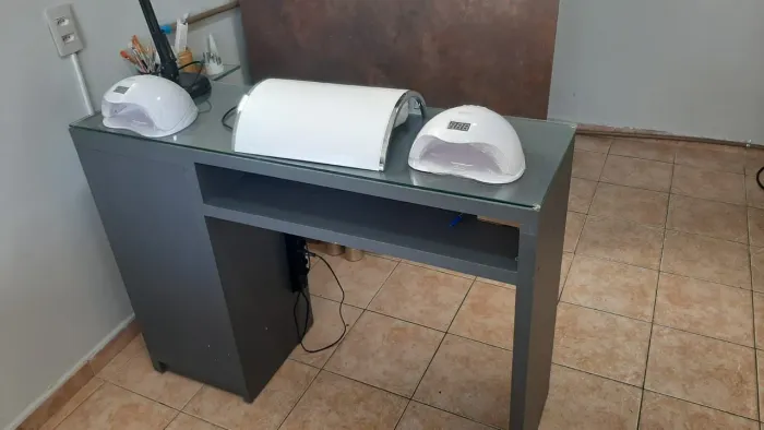 Kit Sal?o unha gel seminovo ! Mesa feita sob encomenda ! cabines, motor, mesa e aspirador
