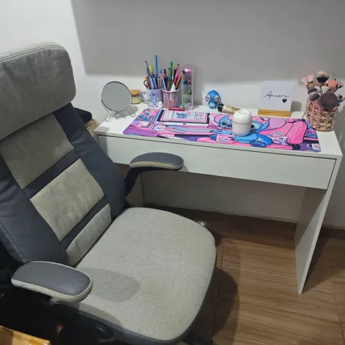 Mesa e cadeira