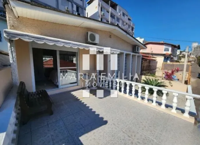 Casa à venda em Florianópolis, Centro, com 2 quartos, com 120 m²