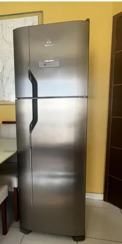 Geladeira Eletrolux inox usada 