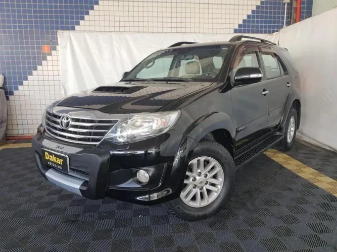 Toyota Hilux SW4 SRV D4-d 4X4 3.0 TDI Dies. AUT 2015