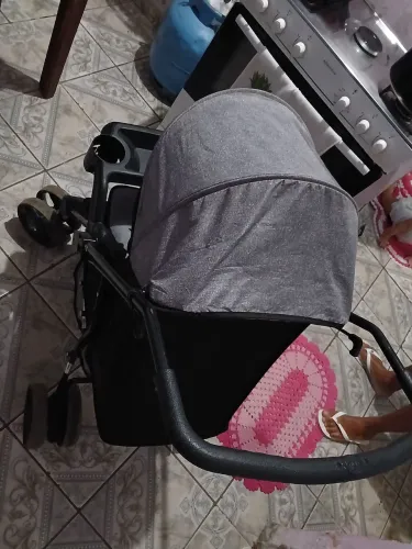Carrinho de bebê bem conservado 