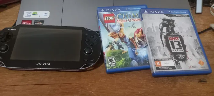 PS Vita PCH 1010 C/ 2 jogos