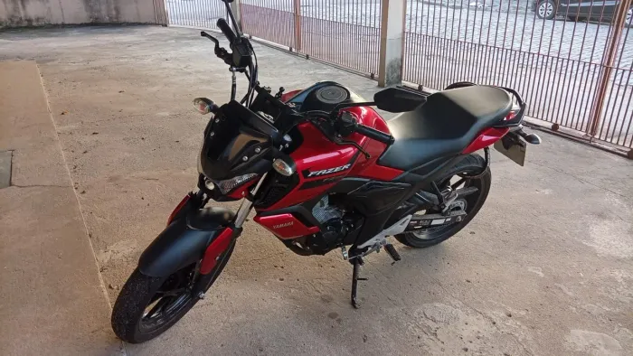 Vendo Fz15 2024 ABS com alarme quitada no meu nome sem multas 2026 ok valor 17.500