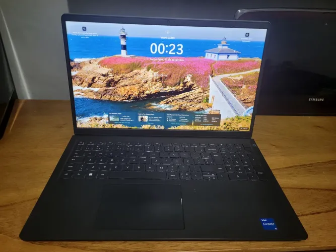 Notebook Dell Vostro 3510 i5 11ª Geração 16GB SSD 256GB ? Com Defeito na USB 3.0