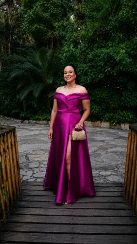 Vestido Fúcsia ombro a ombro