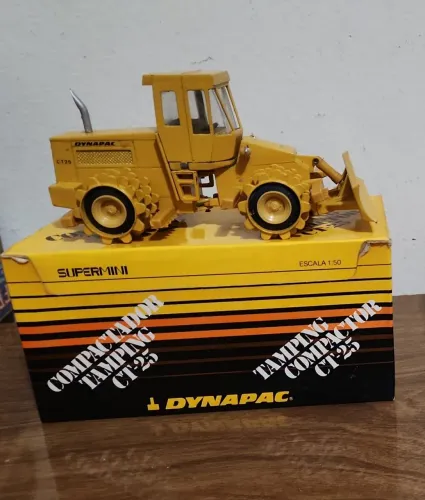 Miniatura Carrinho Trator Rolo Compressor Compactador Arpra Escala 1/50 Anos 80