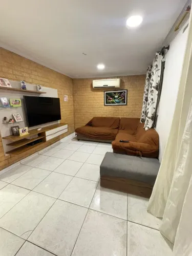 DUAS CASAS COM TOTAL DE 5 QUARTOS EM BANGU - ACEITO ENTRADA