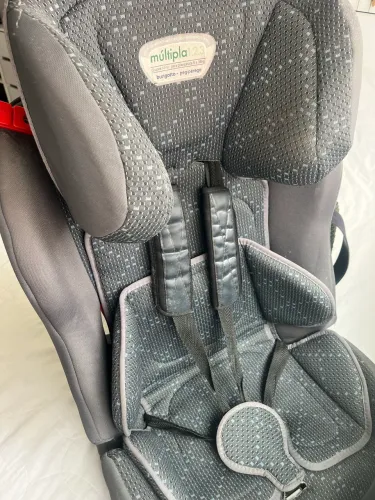 Cadeira para auto Burigotto Múltipla, indicada de 9 a 36 kg (Grupos 1, 2 e 3).