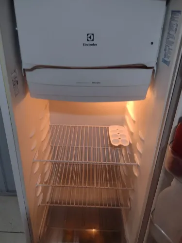 Vendo uma geladeira (não está gelando)