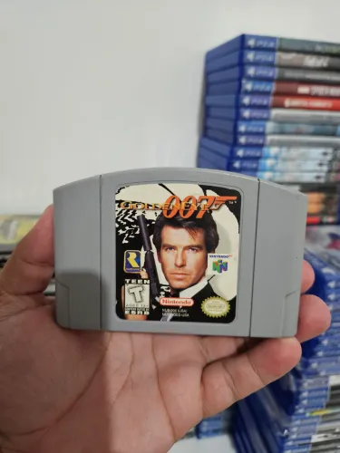 Vendo 007 GoldenEye de Nintendo 64 em perfeito estado de conservação.