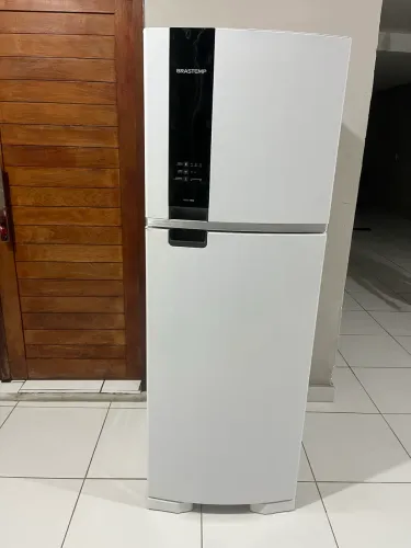 Geladeira Brastemp semi nova estado de zero funcionando tudo perfeitamente 
