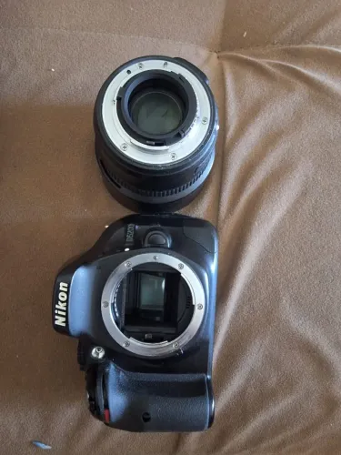 VENDO CAMERA NIKON D5200 + LENTE 50MM 1.8
