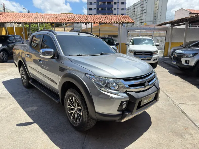 Mitsubishi L200 Tri. Out. HPE-S 2-4 CD 4X4 DIE 2021