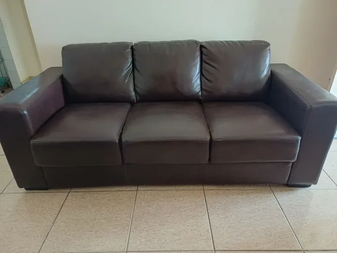 Sofá em Corino Semi-novo