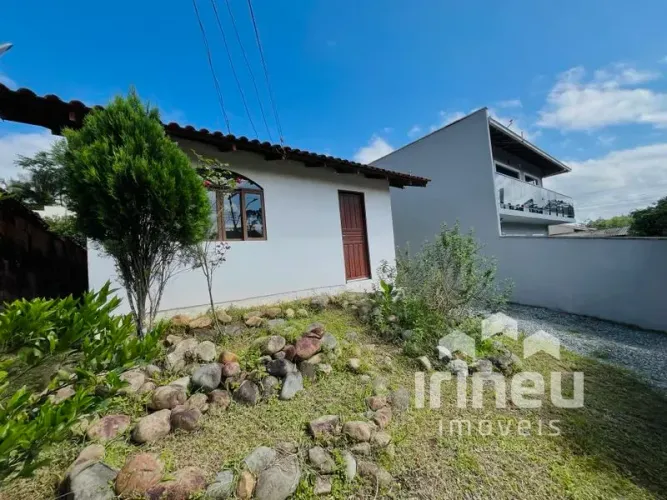 Paz e Tranquilidade - Casa em rua sem saída com amplo quintal!