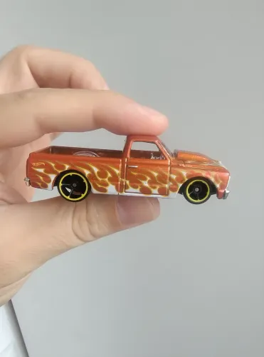 Miniatura Hotwheels 67 Chevy C10 Laranja Flames Pickup Antiga Loose Novo 1:64