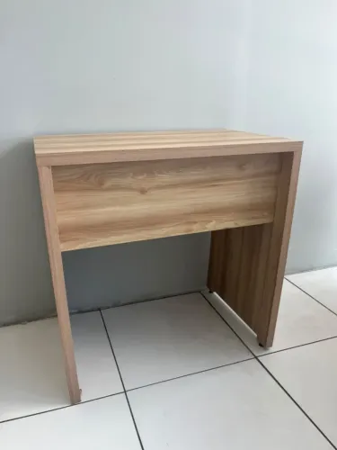 Mesa compacta de escritório amadeirada