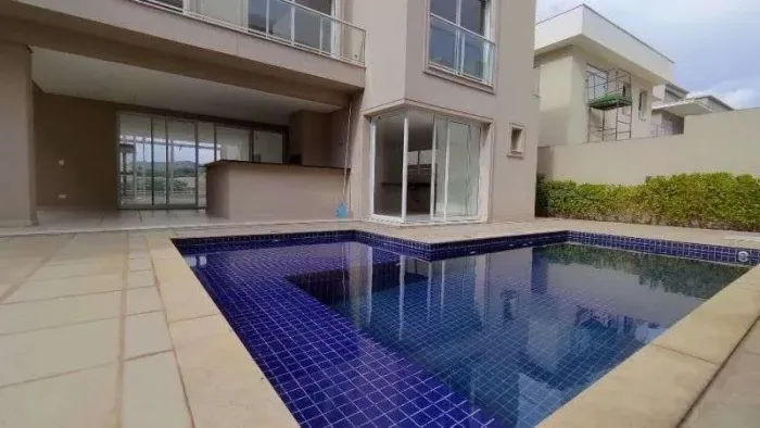Casa à Venda em Alphaville, Santana de Parnaíba - SP