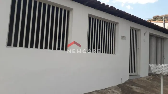 Casa em Rua Aldorando José de Souza - Lagoinha - Uberlândia/MG