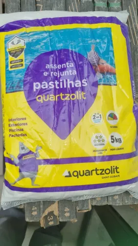 Rejunte Assenta e Rejunta Quartzolit Branco 