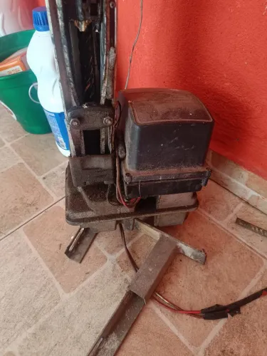 Motor basculante