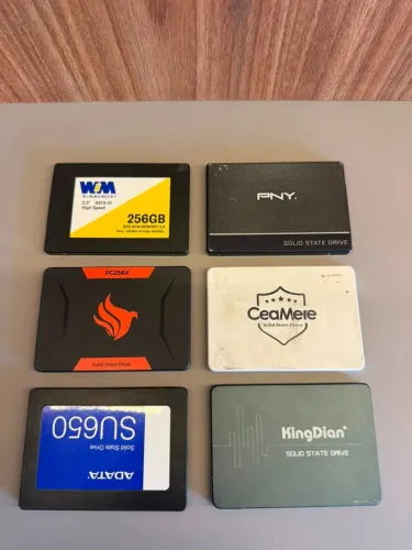 SSDs SATA 240 e 256GB ($180 a unidade)