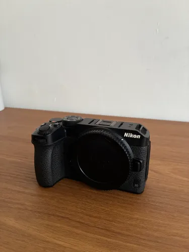 Nikon z30 + lente do kit e bateria