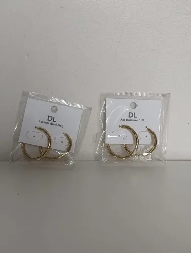 Brinco dourado em aço inoxidável 