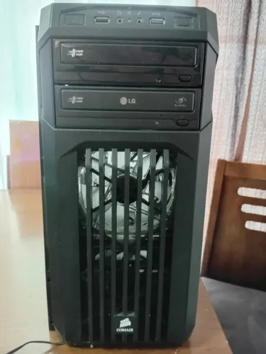 Gabinete Corsair com 2 Drives LG/SuperMulti - Usado